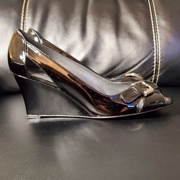 STUART WEITZMAN Belmont Peep-Toe Wedge Heel Black Patent Leather Size 9.5 - Picture 1 of 9